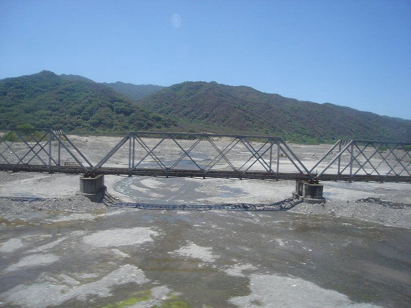 File:Puente del FCGB sobre el Río Yala.jpg