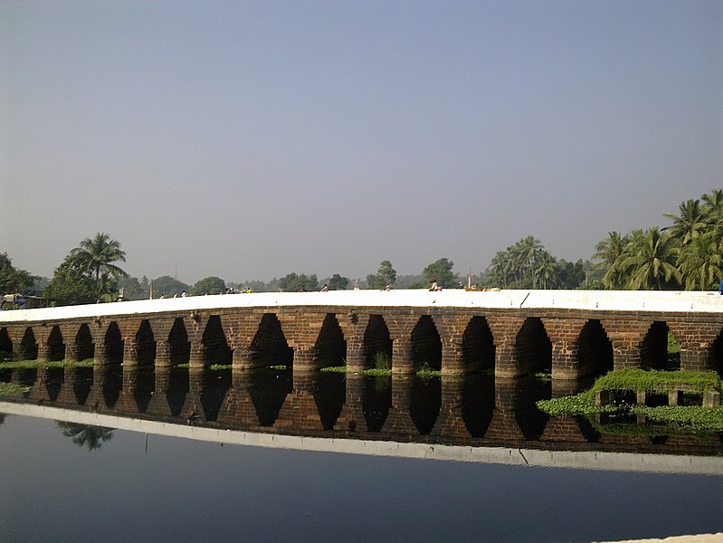 File:Puri, Atharanala bridge 2015-11-21.jpg