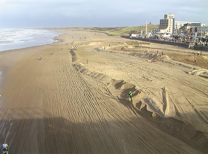 File:RedBull Knock Out Scheveningen beach race.JPG