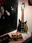 Rickenbacker 325 (c.1958, modified before 1964, repaint black, gold pickguard) - Exposition John Lennon unfinished music - Musée de la musique (2006-04-30 15.36.09 Benoit Darcy).jpg