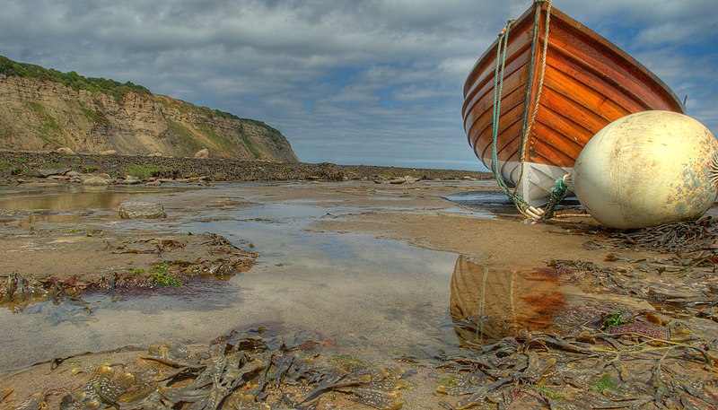 File:Robin Hoods Bay Whitby North Yorkshire Fishing Beach.jpg