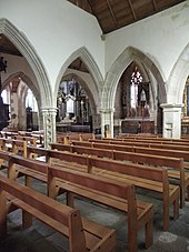 Photographie montrant une chapelle d'église, largement ouverte sur les autres parties du bâtiment par des arcades gothiques