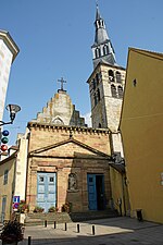 Saint-pourcain-eglise-sainte-croix-eingang.JPG