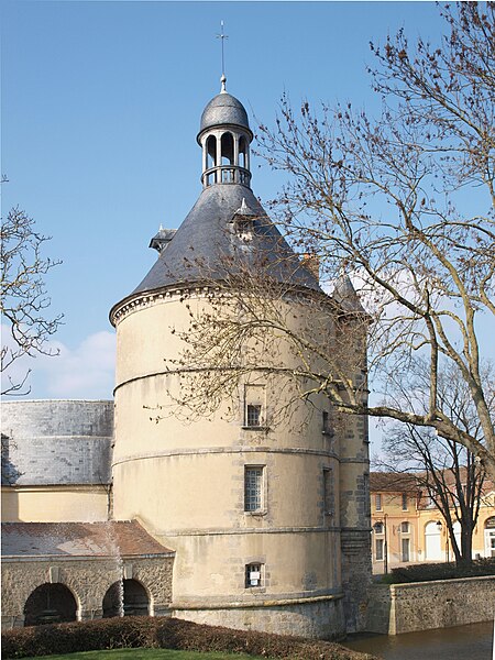 File:Sainte-Geneviève-des-Bois-91-donjon-06.jpg