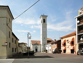 Salerano sul Lambro Piazza Maggiore.JPG