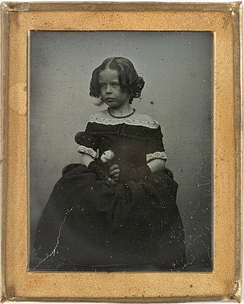 File:Sarah Ann Lawson, May 1845 - photographed by George Goodman (2761305139).jpg