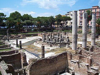 The macellum in 2004 Serapeum (Pozzuoli) -2.jpg