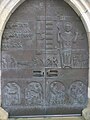 Die Porta Sancti Severini (Westtor) der St. Laurenz Basilika in Lorch mit Darstellungen aus der Severinslegende (Peter Dimmel)