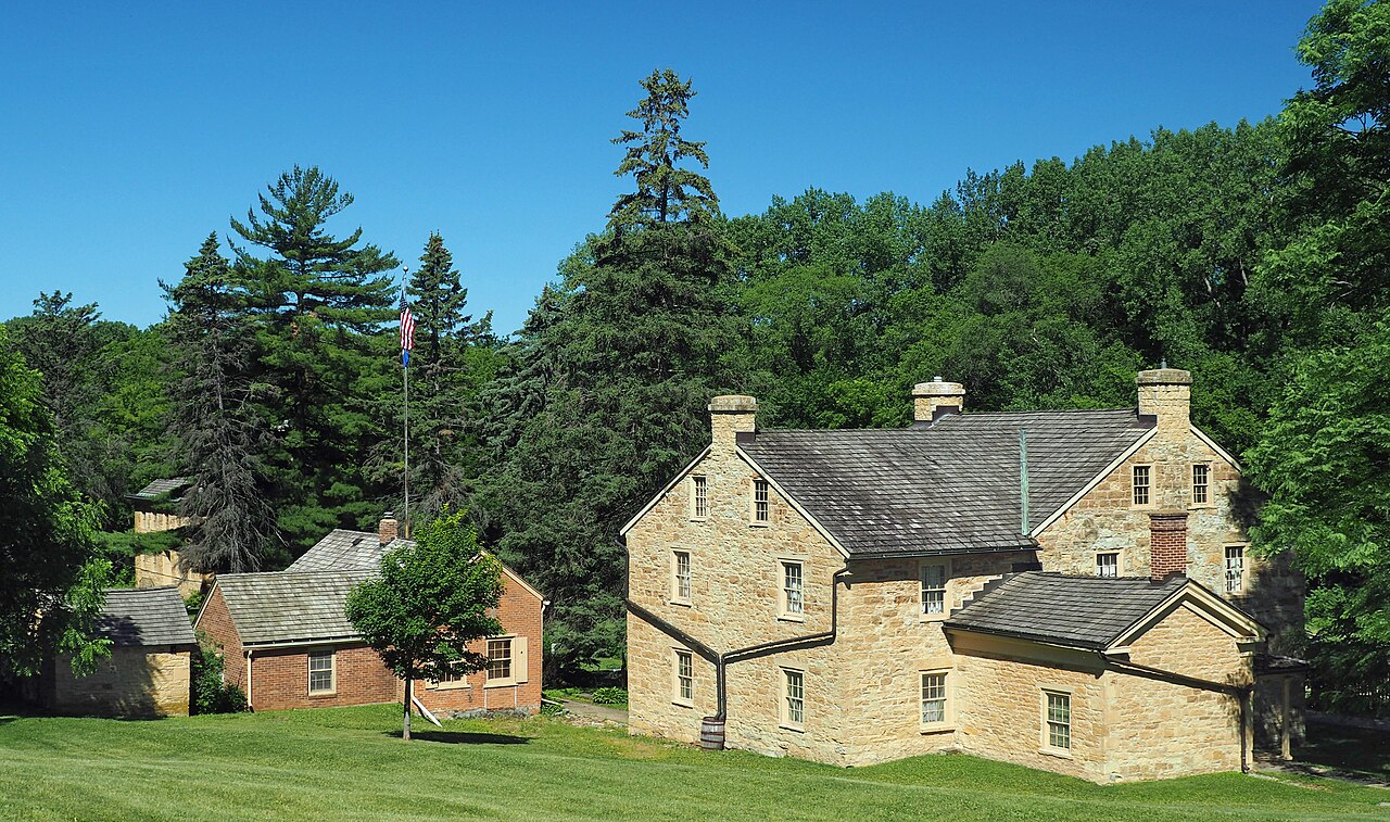 1280px-Sibley_Historic_Site.jpg