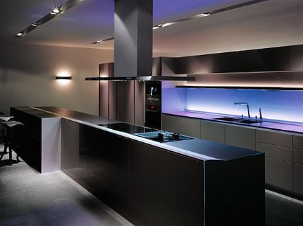 Кухня с подсветкой фото. Подсветка для кухни. Современные кухни. Необычный кухонный гарнитур. Современный кухонный гарнитур.