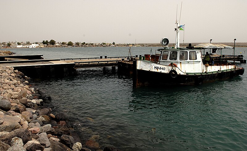 File:Small tugboat and pier in Obock, Djibouti.jpg