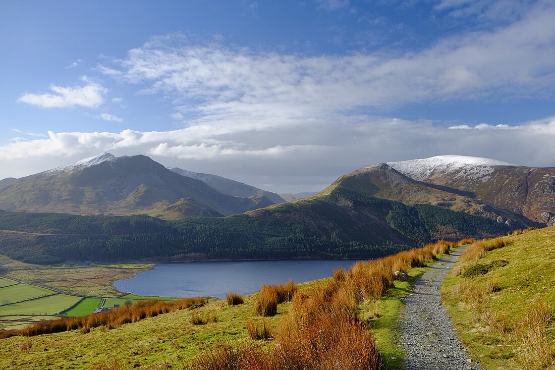 File:Snowdon Ranger path on a cold February day. (16431627106).jpg