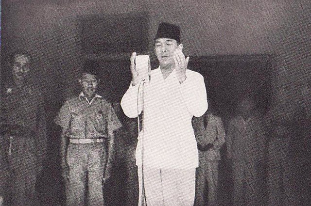 Sukarno praying before proclaiming the independence of Indonesia