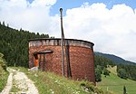 Ruinas dalla caplutta Sogn Benedetg e caplutta nuova Sogn Benedetg