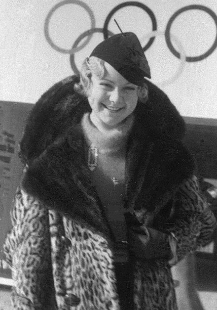 Mistrzyni olimpijska Sonja Henie w czasie wolnym pomiędzy zawodami olimpijskimi