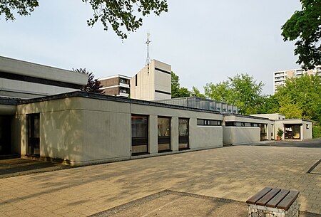 St. Theresia vom Kinde Jesu in Duesseldorf Garath, von Suedwesten