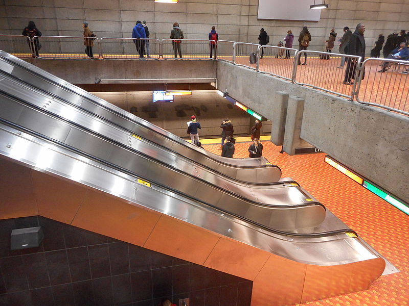 File:Station Lionel-Groulx - 111.jpg