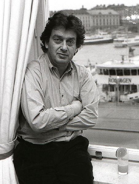 Frears in Sweden, 1989, promoting his film Dangerous Liaisons