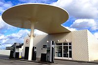 Gas station by Arne Jacobsen. [7] Author: Nichran