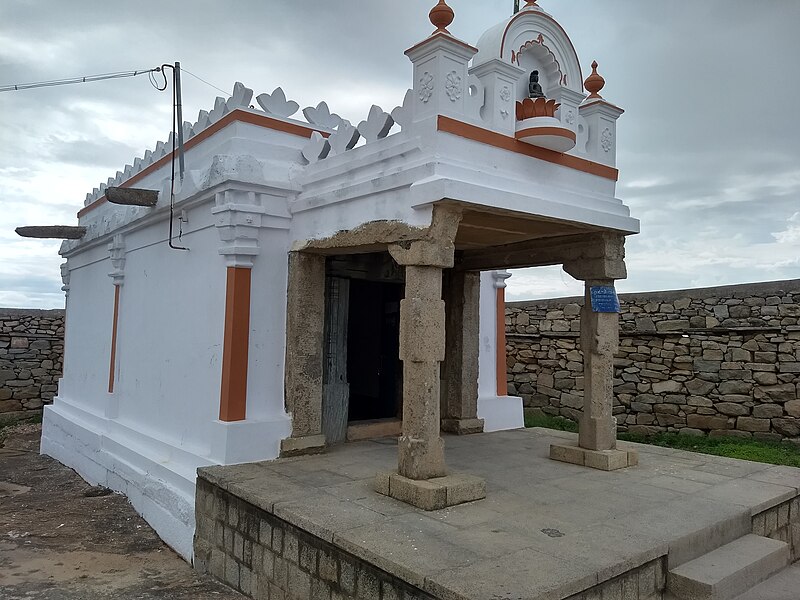 File:Suparshvanatha Basadi, Chandragiri.jpg