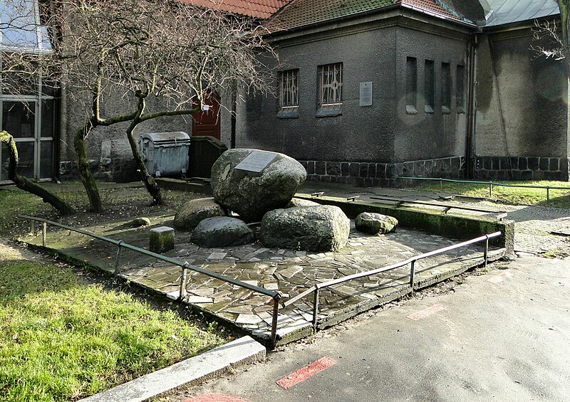 File:Szczecin Plac Andersa pomnik jencow francuskich.jpg