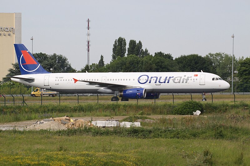 File:TC-OAF Airbus A321 Onur Air (7336947224).jpg