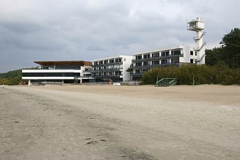 Pirita strandgebouw en woongebouwen op zijn plaats (2008)