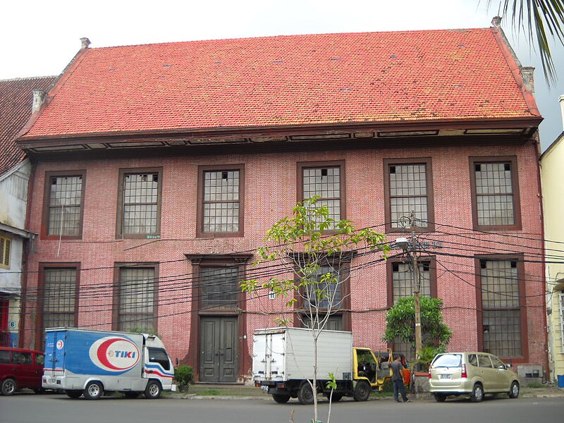 File:Toko merah Kota Tua.JPG