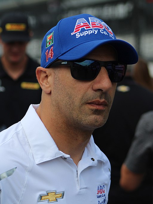 Tony kanaan (28588391848) (cropped)