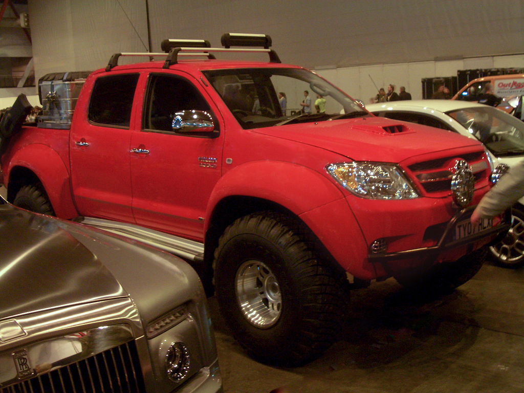 File:Top Gear Hilux 2.jpg - Wikimedia Commons