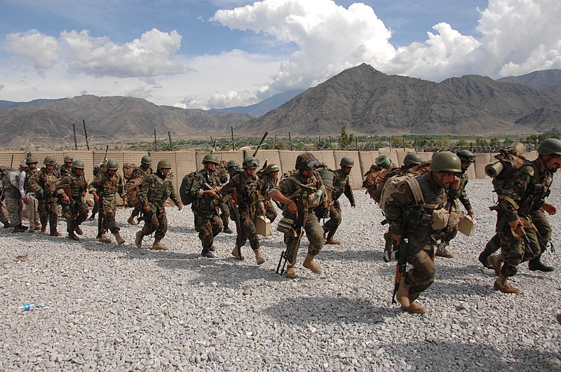 File:Training Afghan soldiers in Kandahar -b.jpg