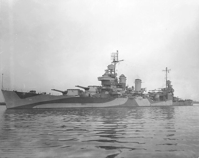 USS Tuscaloosa (CA 37) off the Philadelphia Naval Shipyard on 10 November 1944