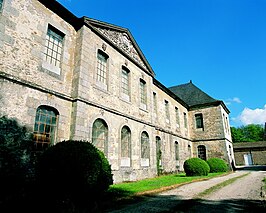 Kloostergebouw van de Abdij van Fontaine-Daniel, later ingericht als fabriek