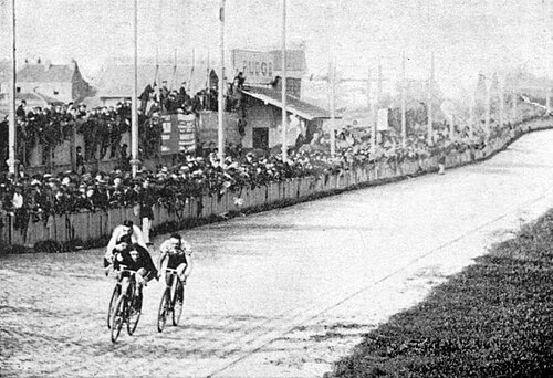 Une finale du championnat de France de cyclisme sur piste, en 1895.