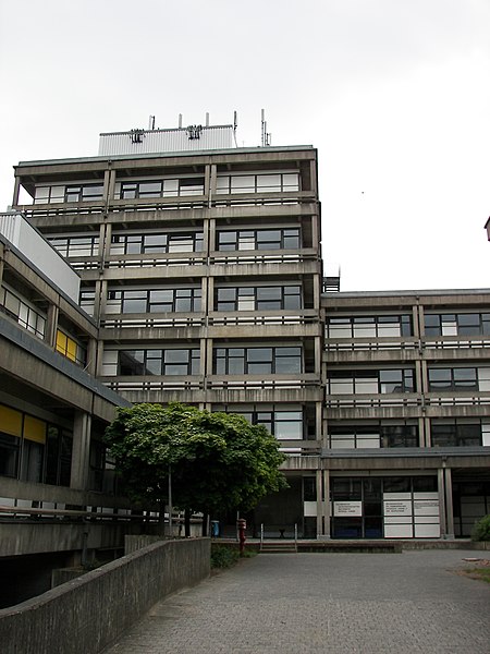 The Lahnberge Campus is dedicated to the natural sciences. The image shows the Multiple Purpose Building, home of the Departments of Mathematics and C