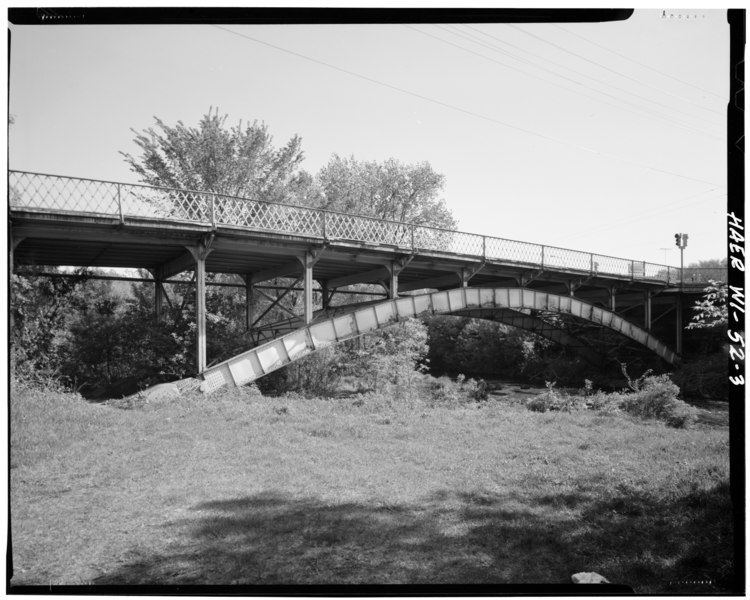 File:VIEW, LOOKING SOUTHEAST, SHOWING SIDE (WEST) ELEVATION OF BRIDGE - Cedar Street Bridge, Spanning Kinnickinnic River, on Cedar Street, River Falls, Pierce County, WI HAER WIS,47-RIFA,1-3.tif