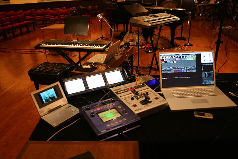 File:VJ-hardware-and-laptop.jpg