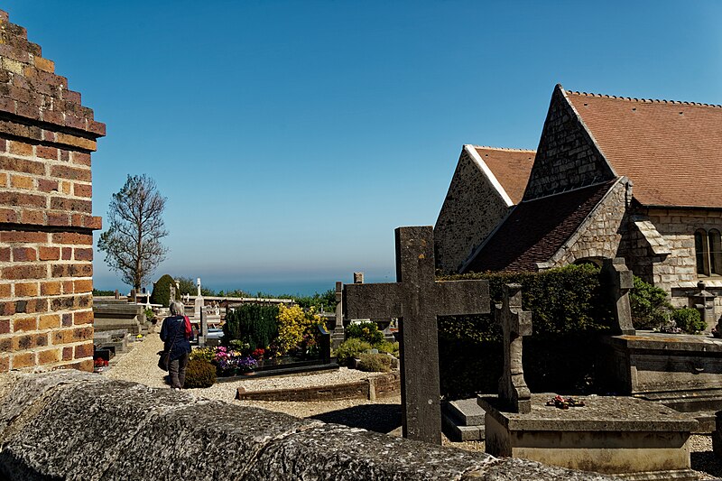 File:Varengeville-sur-Mer - Route de l'Église - View North on la Cimetière de l'Église Saint-Valéry.jpg