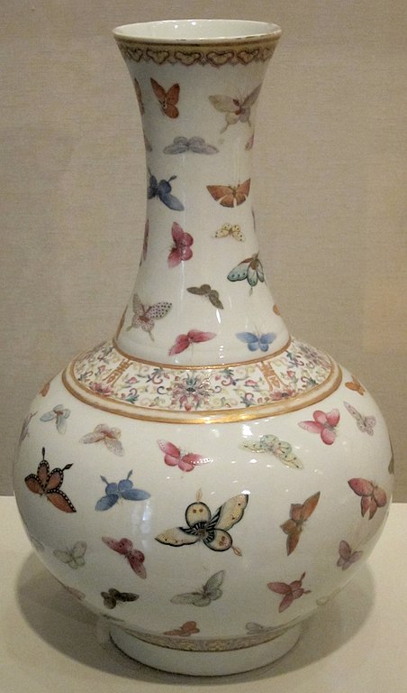 452px-Vase,_Qing_dynasty,_Guangxu_period,_porcelain,_Honolulu_Museum_of_Art.JPG (452×768)