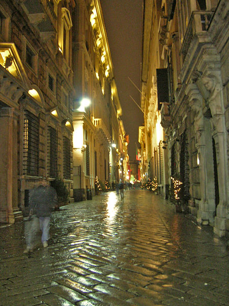 File:Via Garibaldi di notte (Genova).jpg