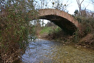 Old bridge over the river at Verniolle