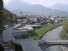 Villeneuve and the bridge over the Dora Baltea from which the ashes of prostitute Clara Omoregbee were thrown Villeneuve Borgo2.JPG