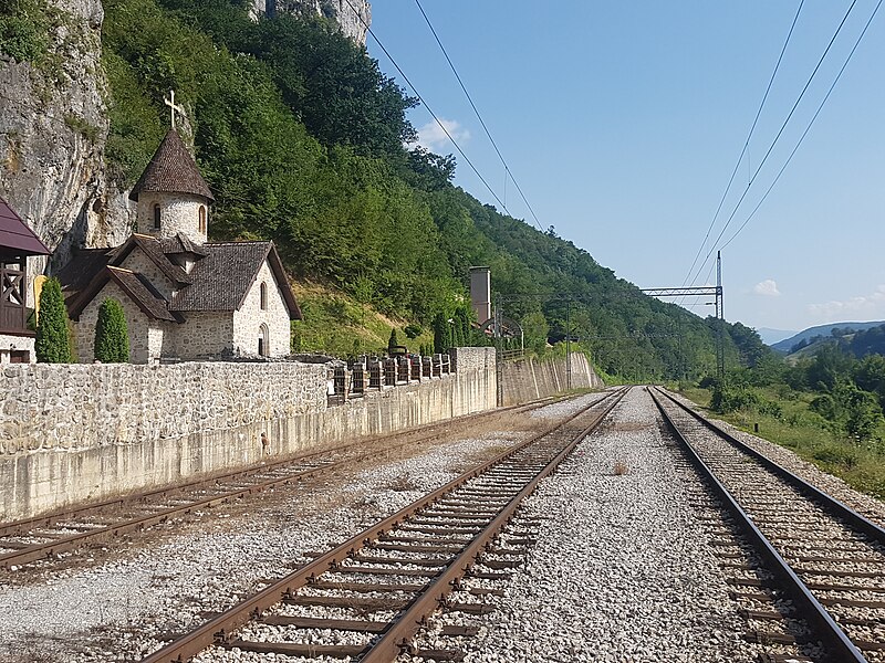 File:Vrbnica train station (3).jpg