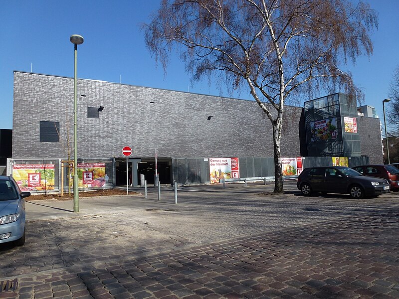 File:Wedding Lüderitzstraße Müllerhalle.JPG