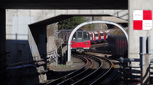 West Ham station MMB 07 1996 Stock