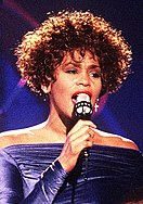 Whitney Houston đang biểu diễn