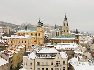 Widok z tarasu wieży Zegarowej w Przemyślu 11-kościoły.jpg