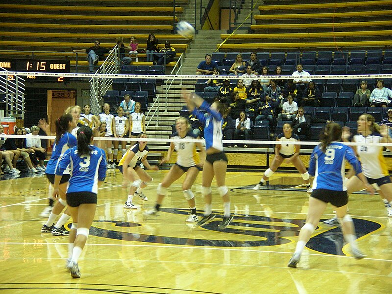 File:Women's volleyball, SJSU at Cal 2009-09-12 1.JPG