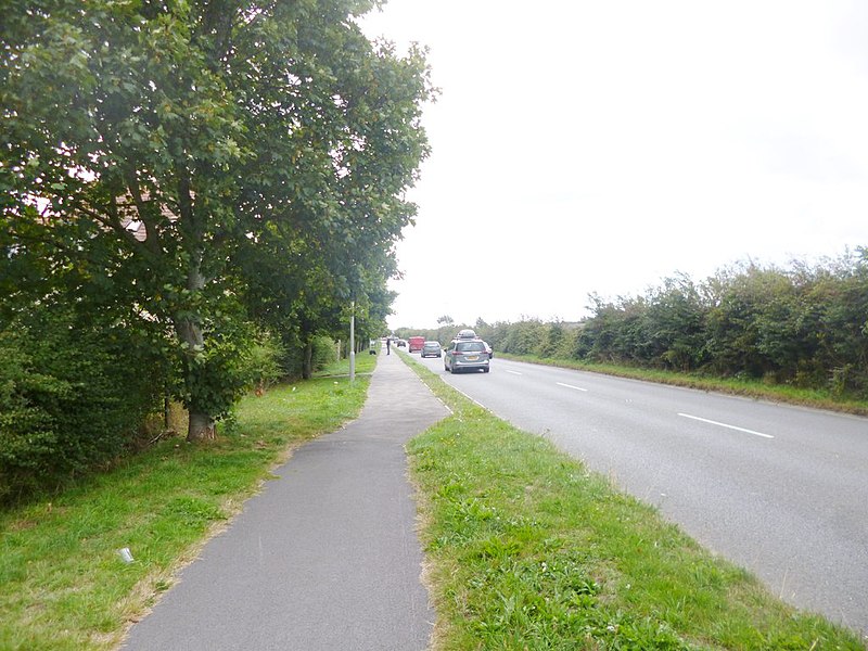 File:Wool, Dorchester Road - geograph.org.uk - 4134150.jpg