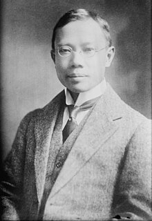 Black and white photograph of Dr Wu Lien teh